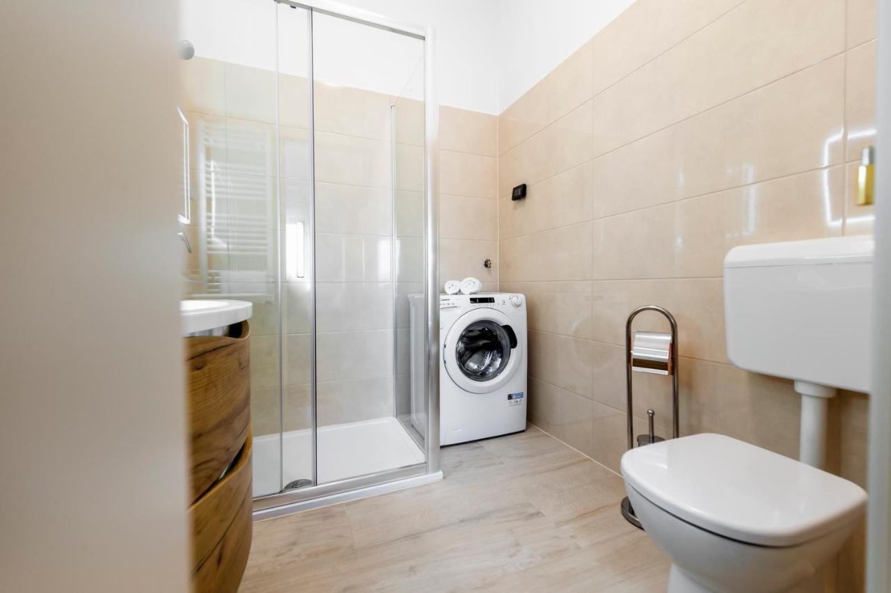 Comfort Apartments Karla ロヴィニ エクステリア 写真
